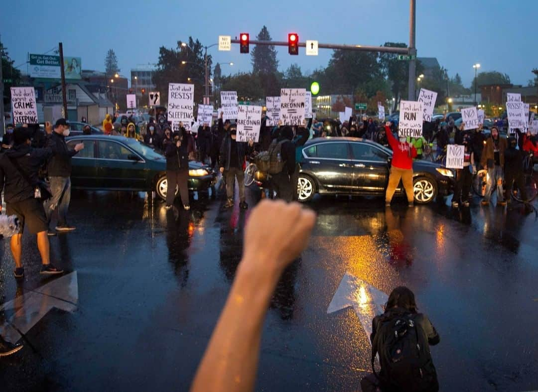 CNNさんのインスタグラム写真 - (CNNInstagram)「Outrage and heartbreak boiled over into protests in cities across the US on Wednesday after news broke that none of the three officers involved in Breonna Taylor's death were charged with her killing. "We will go to our graves proclaiming that Breonna Taylor did not get justice from the Kentucky attorney general's office," said the attorney for the Taylor family, Ben Crump.  (📸: Michael Ciaglo/Getty Images, Chris Pietsch/The Register-Guard/Imagn Content Services, Jahi Chikwendiu/The Washington Post/Getty Images, Wong Maye-E/AP, Eduardo Munoz Alvarez/AP, Amy Harris/Shutterstock and Carlos Barria/Reuters)」9月24日 22時27分 - cnn