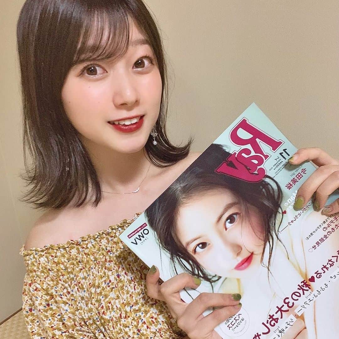 樋口花果のインスタグラム：「こんばんは！  🧡ご報告です🧡 ミス立教がRayに、、♡ 載せていただいています！！ｳﾚｼｲ！  子供時代の写真も載せているので ぜひチェックして欲しいです👶🏻💓  昨日発売したばかりなので 皆さんぜひ~~~！！みてください😽  感想お待ちしてます！  #ミスコン　#ミス立教　#Ray #秋コーデ　#雑誌 #秋コーディネート  #今日のコーデ　#ootd #秋メイク  #秋メイクはじめました  #お洒落さんと繋がりたい  #ファッション #ファッション好きな人と繋がりたい  #셀카 #얼스타그램」