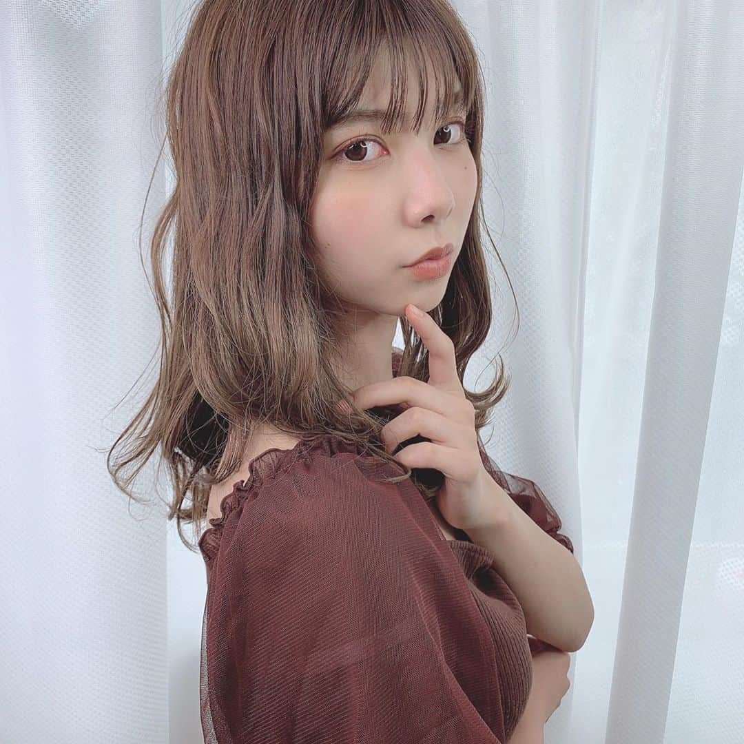 山﨑愛麻さんのインスタグラム写真 - (山﨑愛麻Instagram)「皆さんこんばんは🍋  最近左側を向いてる写真ばかり だったので右側も🌿 右側と左側で印象が変わることを 写真に撮られて気づきました😳 面白いですよね😳  #えまにぽちっとな 寝る前にお願いします💫 ↓このサイトをコピーして入るか、インスタのプロフィールからサイトに入れます⚡️ https://misscolle.com/kokugakuin2020/profile/2  #國學院大學 #ミスコン2020#ミスコンテスト #ミス國學院  #ミスキャンパス #ミスキャン  #山崎愛麻  #えまにぽちっとな #サロンモデル #サロンモデル依頼受付中 #撮影」9月24日 22時41分 - ema_yamazaki