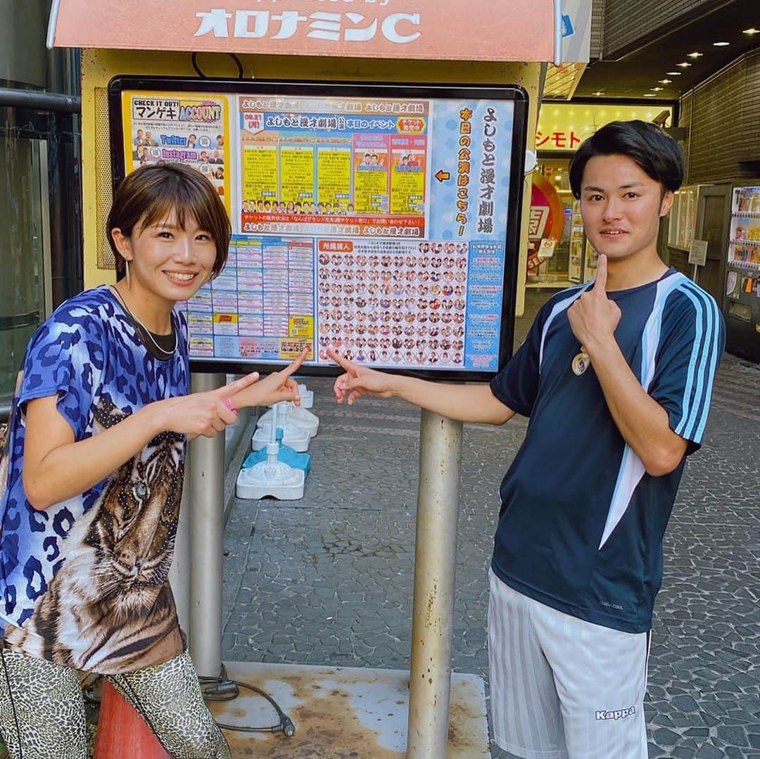 きゃっするひとみーさんのインスタグラム写真 - (きゃっするひとみーInstagram)「大阪を食べ尽くせ❤️ Runx映えeat✨ということで！笑　the大阪のおばちゃん？！🐯笑　スタイルで挑みました☺️❤️ちなみにこれ全身まいこせんせーとおそろいね。笑　今度コラボするからね！笑　ちなみに、タイツはNIKEやし、トップスは速乾性のある生地で快適です😂😂普通にフルマラソンでもきれるわ😂😂 . 今回のオーフェス大阪城公園リレーマラソンのオンライン大会では、ハーフマラソンをキングブルブリンの田中くんとはしりながら、映えグルメを堪能しました☺️ . 自称映えないキングブルブリン田中くんを映える男にもするべく？！笑　大阪の映えスポットも巡ってきました☺️✨ . 立ち寄ったのは、 ●京橋の高架下ですいかのグラニテ🍉 ●京橋の商店街、かめやさんのコロッケ ●鶴橋の徳山商店でトッポギ ●タグボート大正でレモネード🍋 . 赤maruへのお土産はタグボート大正で美味しそうすぎるポテトをテイクアウト🥰 . なんばハッチをスタートしてちょうど21kmだったので、ぜひみなさんもオンラインマラソンや練習で走ってみてください🍉✨✨ . 今回わたしもはじめてのオンラインマラソンでしたが、走ったあとの達成感！✨練習とはやっぱり違う！（ちゃんと前日緊張した！笑） . オンラインやけど、同じ時間にどこかでみんなが挑戦してるし、道ですれちがうランナーさんももしやオーフェス参加者？！と思うと自然とファイトー！って声出てました☺️ . ラジオでもみんなと繋がってたので、応援されてる感もあり、すごく楽しめました😊✨✨✨ オンラインマラソン悩んでる方☺️✨ぜひ一度エントリーしてみてくださいね😊」9月24日 22時41分 - takaxjumppp