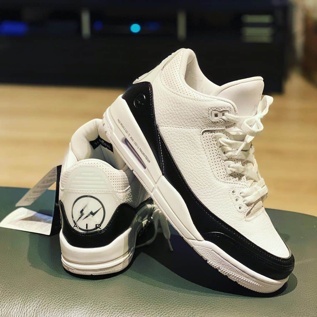 上田剛史さんのインスタグラム写真 - (上田剛史Instagram)「超かっけえ〜🤩 爆履きやな〜👟  #airjordan3  #fragment  #fragmentdesign  @fujiwarahiroshi  @fragmentdesign.jp」9月24日 22時42分 - tsuyoshi50