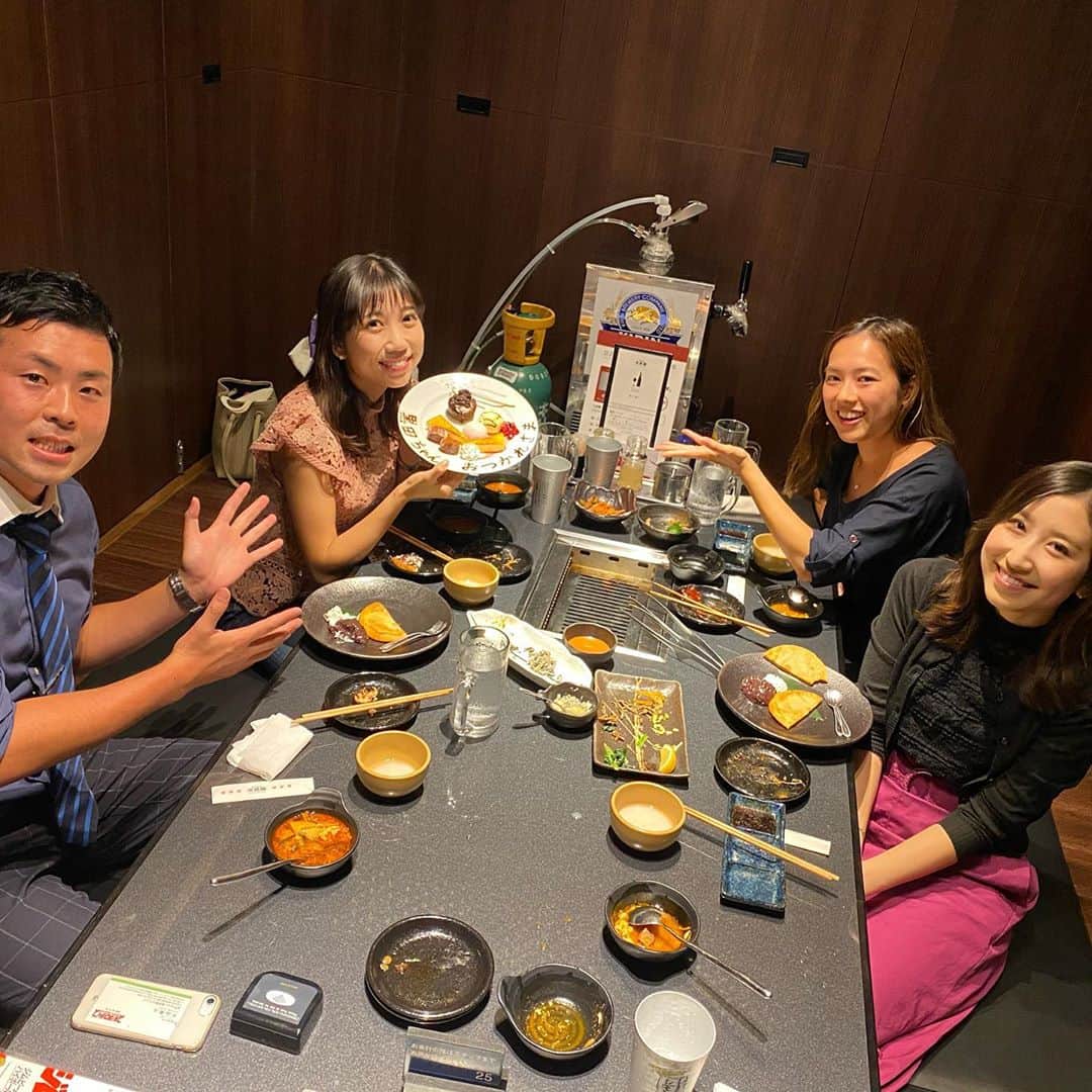 のインスタグラム：「【あすは　#スポパラ　】 アイスタやヤマハスタジアムなど、スポーツの現場でよく顔を合わせていたSBSの黒田アナが退社、 、ということで、このご時世なので、縁が深かったスポーツアナ少人数でマイクロ送別会をしました。 スペシャルゲストで、西日本にいる森ちゃんもオンラインで繋いで、送り出しました。 テレしず本谷アナ、だいいちテレビ臼井ちゃんもありがとう！！ 黒田ちゃん、東京行っても頑張ってねー！！！ #サッカー　#静岡県 #スポーツ #スポーツアナ #静岡 #マイクロ送別会」