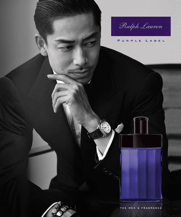 AKIRAさんのインスタグラム写真 - (AKIRAInstagram)「Ralph Lauren Celebrates 25th Anniversary of Purple Label with New Fragrance Campaign Featuring EXILE AKIRA  Ralph Lauren is celebrating 25 years of Purple Label – the ultimate expression of luxury for the modern gentleman. To support the moment, the brand is reintroducing Purple Label Eau de Toilette!  The campaign features EXILE AKIRA who has served as the first Asian global brand ambassador of Ralph Lauren and campaign model of Ralph Lauren Purple Label!  #ralphlauren #purplelabel #exileakira #mens #fragrance ーーーーーーーーーーーーーーーーーーーー  ラルフ ローレン Purple Label創立25周年を記念してEXILE AKIRAを起用した新たな香水キャンペーンを展開!!  現代のジェントルマンのための究極のラグジュアリーを表現するライン、  Ralph Lauren Purple Labelの創立25周年を記念して「パープル レーベル オードトワレ」が再登場！  世界で初めてアジア人として、ラルフ ローレンのグローバルモデル、アンバサダーを務めたEXILE AKIRAを起用し、新たなキャンペーンを展開!!  【EXILE AKIRA コメント】 「この香水はPurple Labelのファッションならではの洗練された感性を見事に捉えています。自分らしいスタイルをこれほど自然に表現する香水のためにグローバルアンバサダーを務めることができ、光栄に思います。」   「パープル レーベル オードトワレ」は特別なブレンドにより、爽やかなシトラス、アロマティックハーブ、フレッシュブラックベリーが豊かに調和。 象徴的なタバコフラワーを官能的なウッドと繊細なスエードのベースノートで包み、洗練された香りの世界を創り出します。   パッケージはブランドを代表するスーツのシルエットをイメージし、堂々とした佇まいと力強さに加えて、さりげないエレガンスとスタイリッシュな印象を兼ね備えたデザイン。  ボトルはリッチで鮮やかなパープルのベベルガラスがくっきりとした輪郭を描き、マスキュリンなブラックのショルダーとキャップが目を引きます。 優美なアウターボックスはPurple Labelのチャコールピンストライプスーツのディテールを彷彿とさせ、洗練された繊細なたたずまいのままランウェイからやって来たかのような仕上がりとなっています。  【パープル レーベル オードトワレ(125mLサイズ)】 ［ラルフローレン表参道店］にて販売  ￥15,000(税抜)」9月24日 22時48分 - exileakira_official