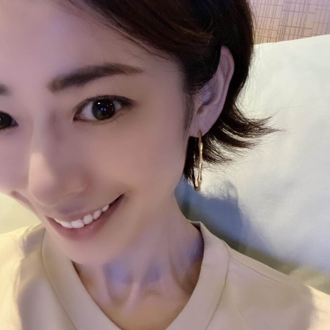 丸尾歩のインスタグラム：「お久しぶりです❣️ みんな元気？ 私は元気よ〜)^o^(  4～5年ぶりに髪を切った私と秋の空をお届けします！  好久不见 你们还好吗？ 我最近剪了头发，4～5年🤔好久没剪了  我给你们看最近的我和秋天的天空  #お久しぶり#元気#かみきりました #ショートヘア #好久不见 #好き #秋 #天空 #空 #日本#中国#japan#china」