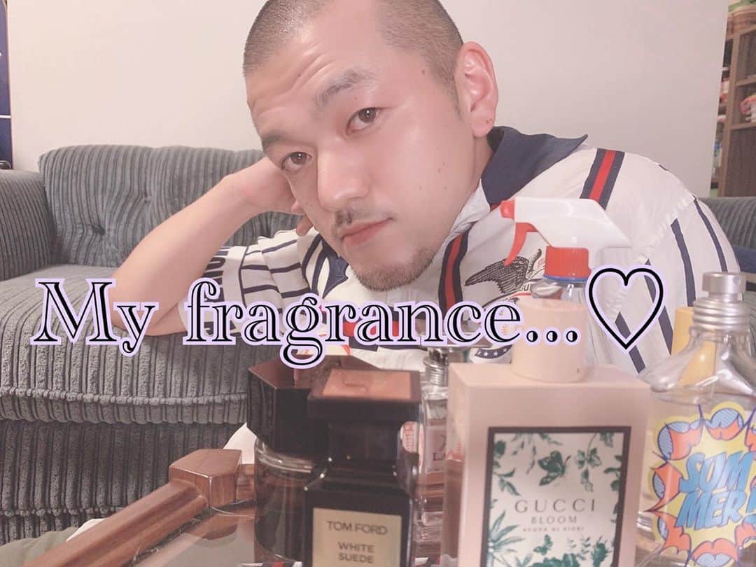 竹内まなぶのインスタグラム：「【YouTube】 今日は〜自分のお気に入りの"香水"を紹介しま〜す❤️🧡💛💚💙 My fragrance…♡  @kaminarimanabu (←プロフィールにURLあります😉✨) #香水」