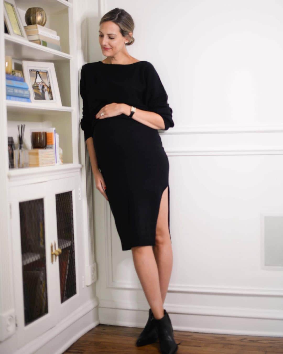 Anna Jane Wisniewskiのインスタグラム：「Cashmere for life.  And when you grab it from @saksoff5th during their Friends & Family sale, you don’t need to break the bank. Everything is 25% when you spend $150 or more, so head on over to the blog to see more of this look (it’s a skirt and sweater combo by @naadam.co!) along with some other cozy picks.   PS which look is your fav!?  #ad #saksstyleforless @shopstyle」