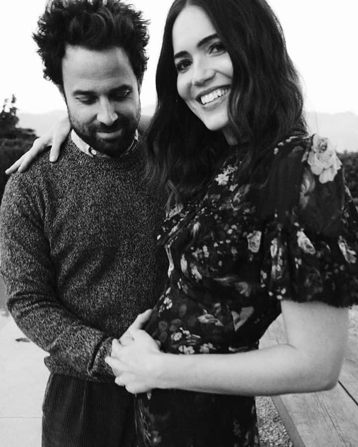 WHO WHAT WEARさんのインスタグラム写真 - (WHO WHAT WEARInstagram)「Oh baby❣️ Mandy Moore is expecting her first child. Tap the link in bio for her sweet announcement. photo: @photobyjennajones」9月25日 4時35分 - whowhatwear