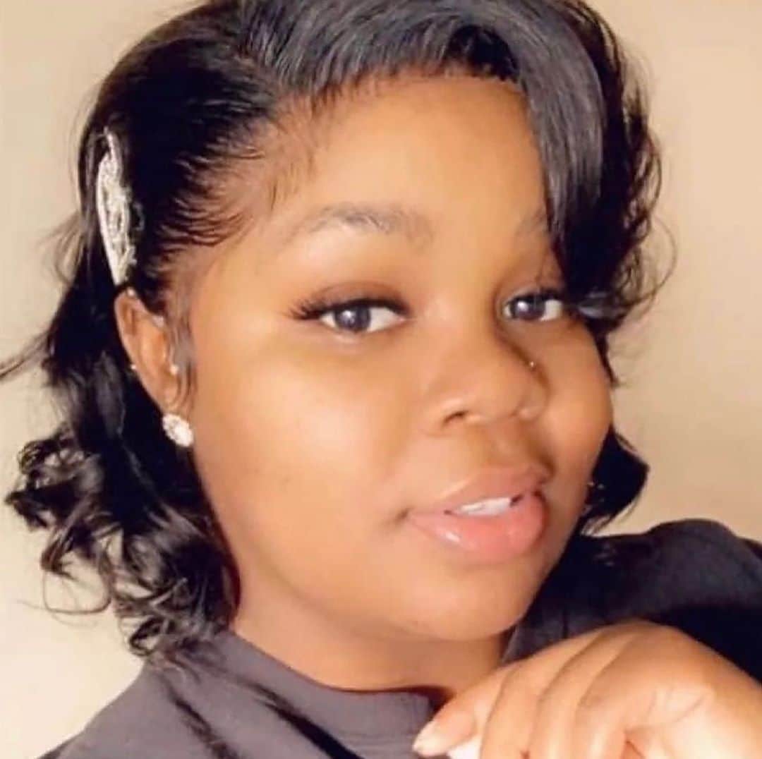 ジェイミー・アレクサンダーのインスタグラム：「This outcome further proves our system in this country is broken. It has failed us once again and it breaks my heart. #breonnataylor #sayhername #blm 💔 #accountability」