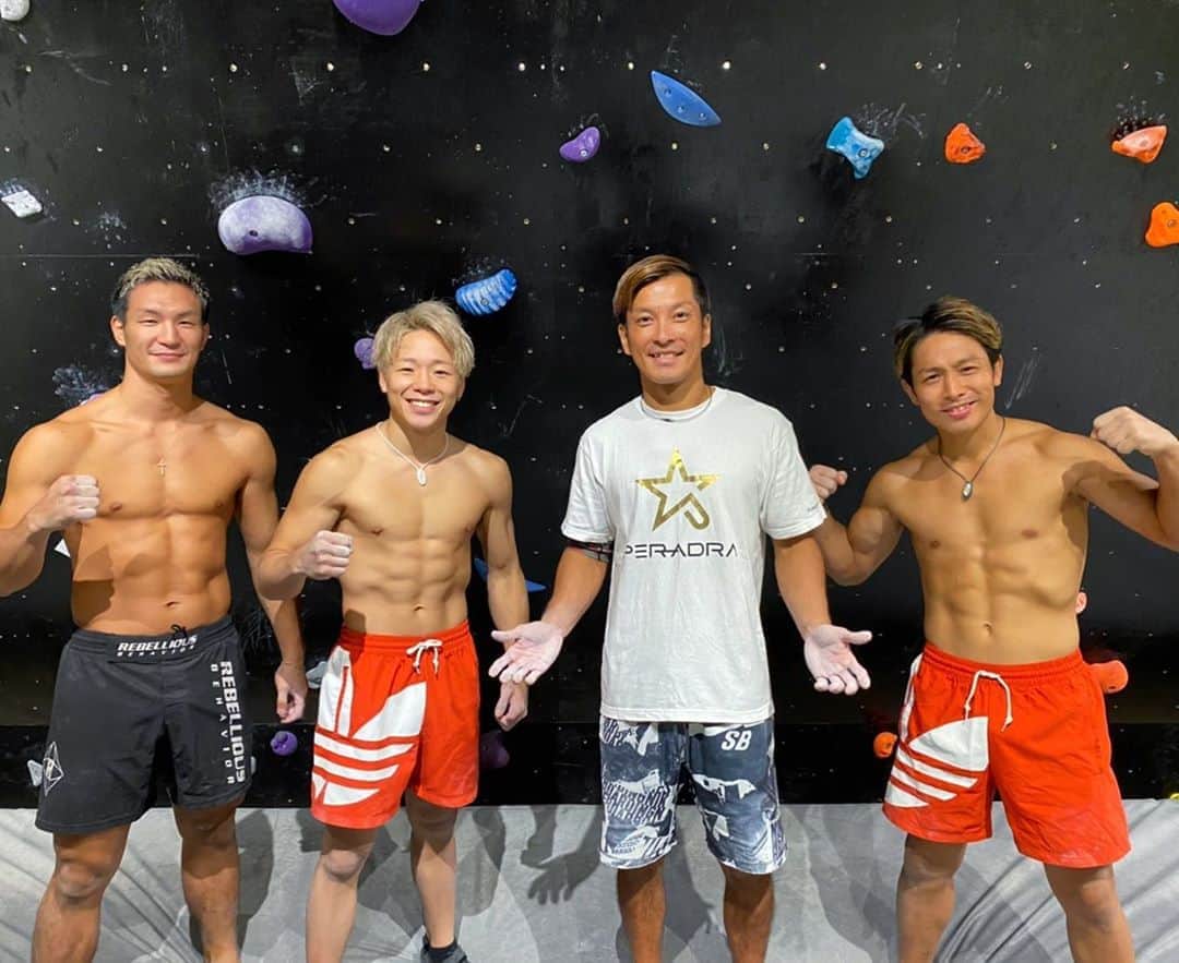 のインスタグラム：「今日は練習後に ボルダリングジムのKABEYAさんへ💪 SASUKEの大先輩川口さん @kawaguchi_tomohiro99  にボルダリングを教えて頂きました！ 腕パンパンになったけど奥が深くて楽しかった✨ ありがとうございました🙏 そしてなんと本日、 川口さん誕生日でした🎂 お誕生日おめでとうございます🎉㊗️ お互いのYouTubeチャンネルで トレーニングの様子を公開するのでお楽しみに📺」