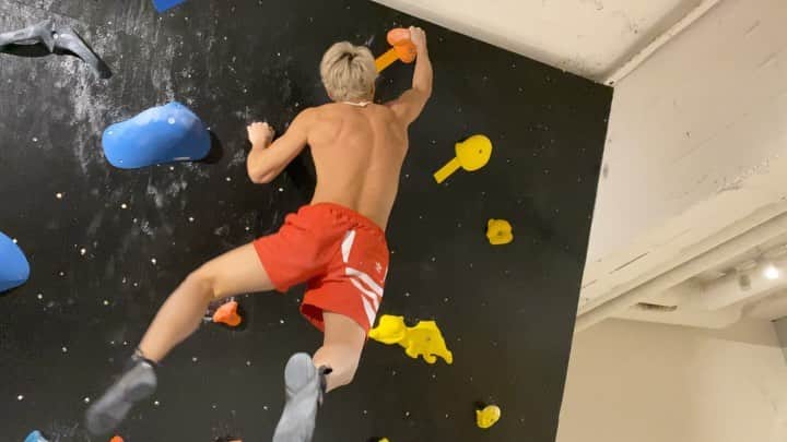 のインスタグラム：「ボルダリングトレーニング💪🔥 腕パンパンになりました。。 @bouldering_gym_kabeya」