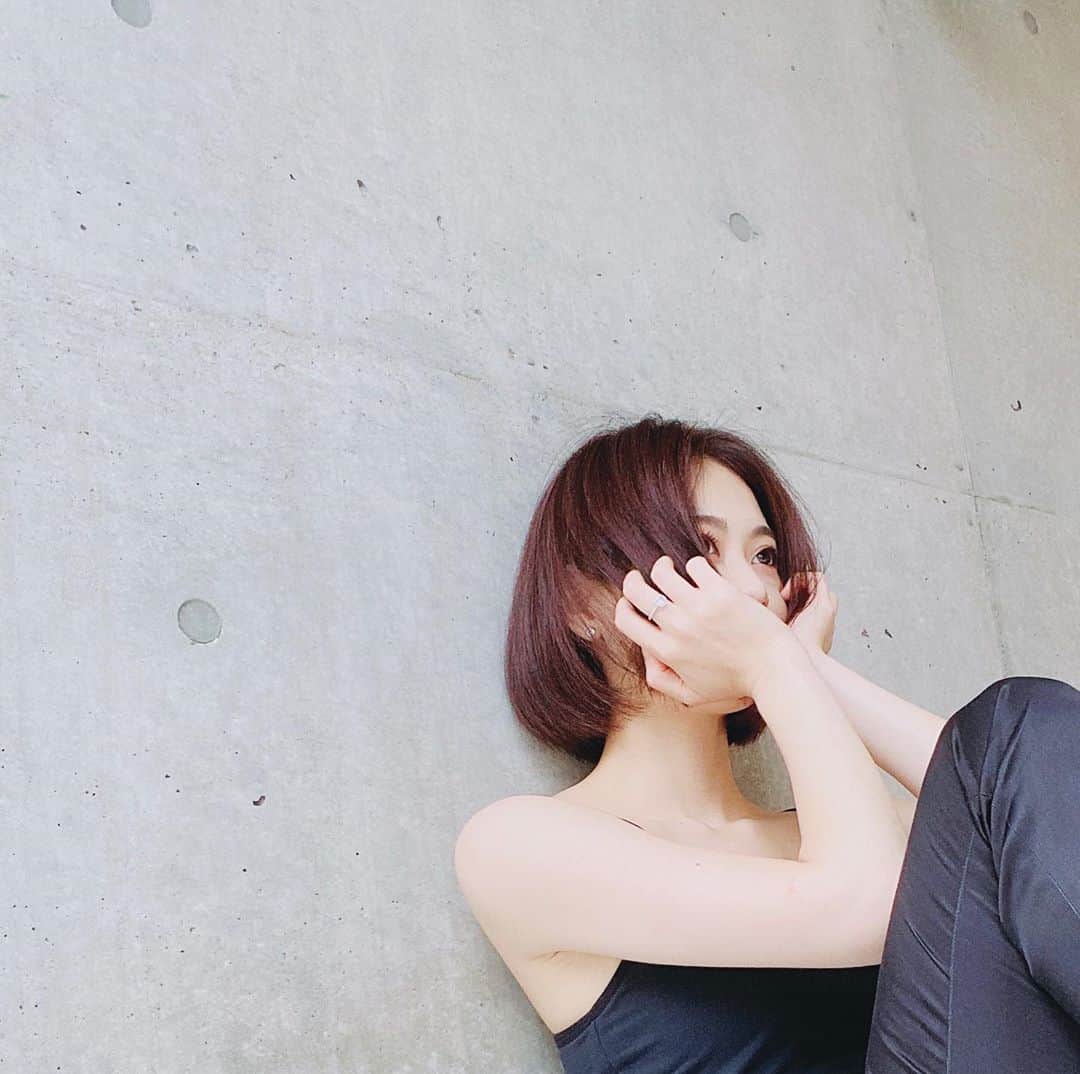 和田安佳莉のインスタグラム：「秋冬用のショートブーツをいつものお店で買う瞬間 ああ、また一つ夏が終わったな。とおもう。 とりあえずいきなり寒すぎない？ . #2020 #さよならはじめまして #ラスト20代 #大好きな #秋 の到来 #あっという間」