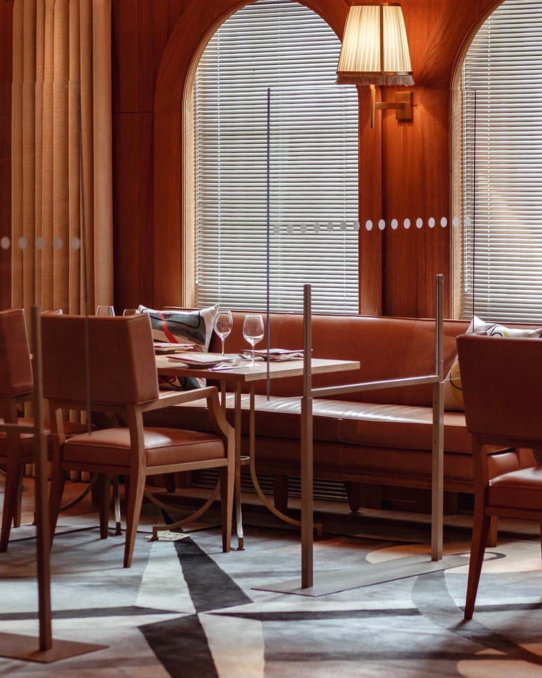 Saks Fifth Avenueのインスタグラム：「Let's Toast: L'Avenue at Saks is officially reopening Wednesday, 9/30. We're thrilled to be serving lunch and dinner Monday through Saturday from 11 AM to 8 PM. Seating will be at 25% capacity with a mandatory temperature check at the door. Make your reservations and come say hello. We've missed you.」