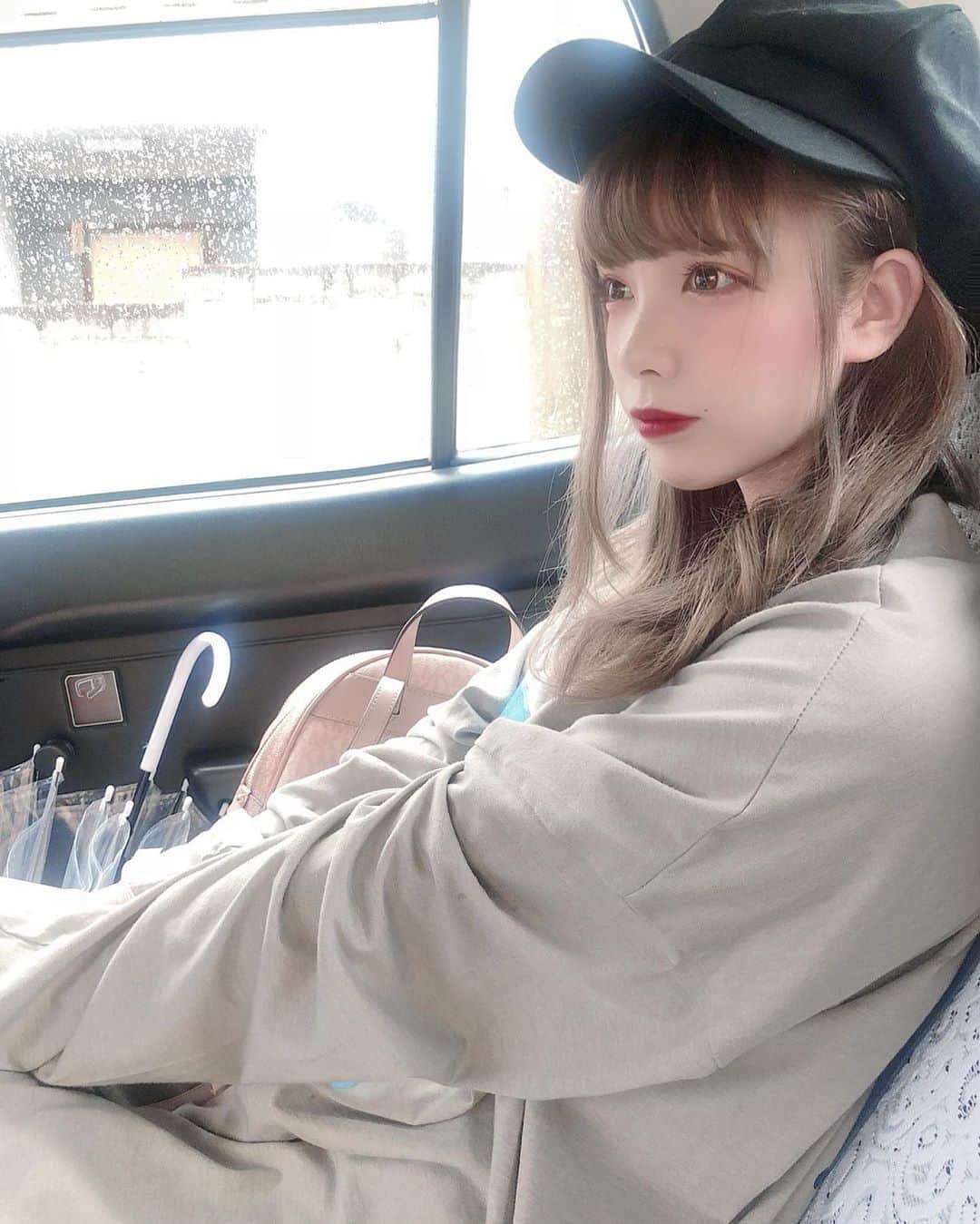 野原ちんのインスタグラム：「土砂降りだねー！ 季節の変わり目、風邪ひかんでくださいね！：)」