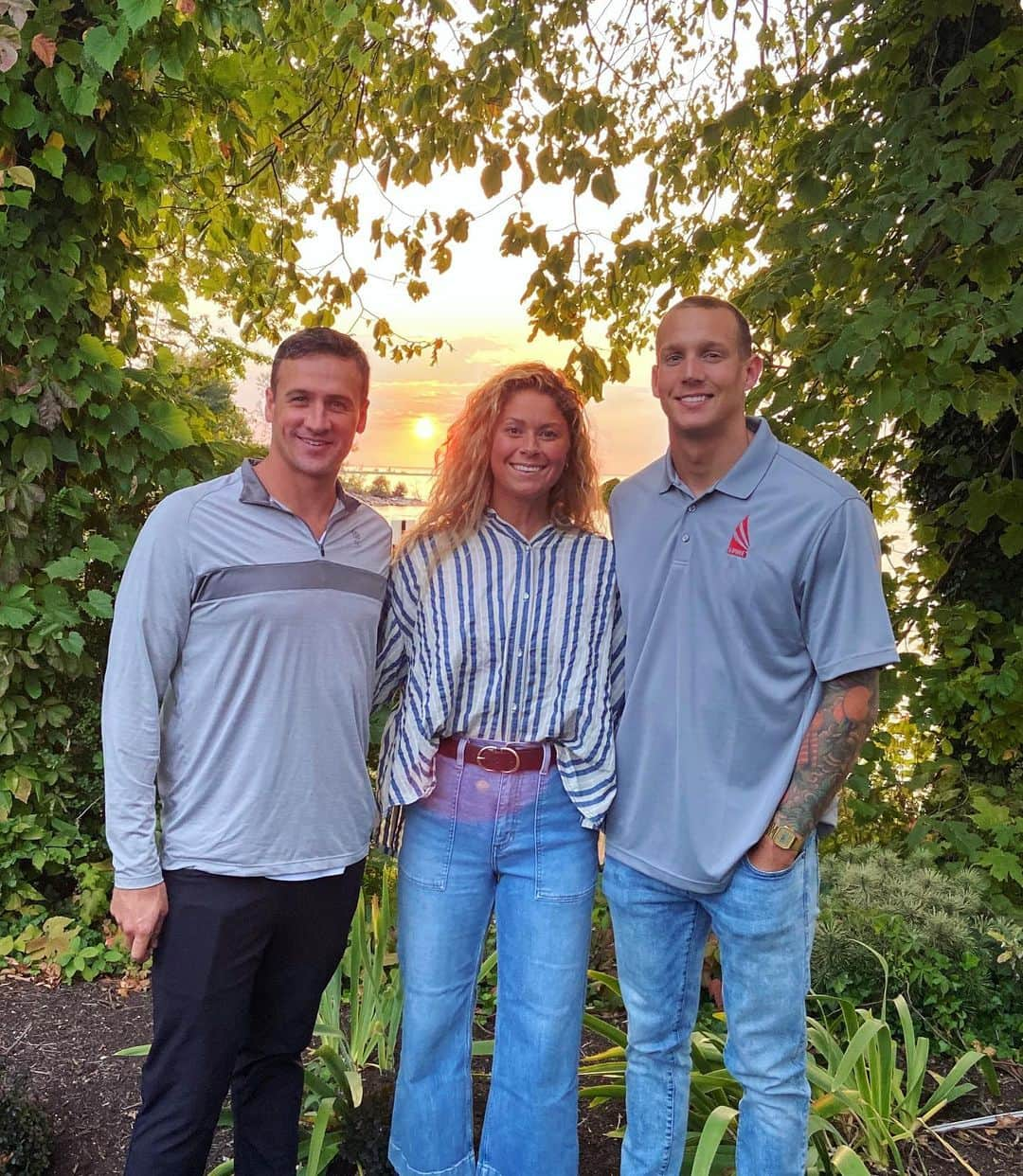 エリザベス・バイゼルさんのインスタグラム写真 - (エリザベス・バイゼルInstagram)「Big Daddy Gator, Momma Gator, and Baby Gator visiting the incredible @spire_institute ❤️🖤🇺🇸🐊 #spireinstitute #gogators #family」9月24日 23時45分 - ebeisel34