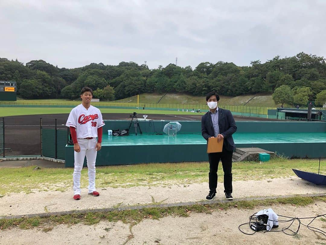 天谷宗一郎さんのインスタグラム写真 - (天谷宗一郎Instagram)「由宇球場にやっと行けました。 宇草選手にインタビューも出来て、充実した1日でした。 #カープ #由宇球場 #宇草孔基 #初インタビュー #ソーシャルディスタンス  #しっかり確保 #好青年 #真面目すぎる #天谷宗一郎」9月24日 23時52分 - soichiroamaya