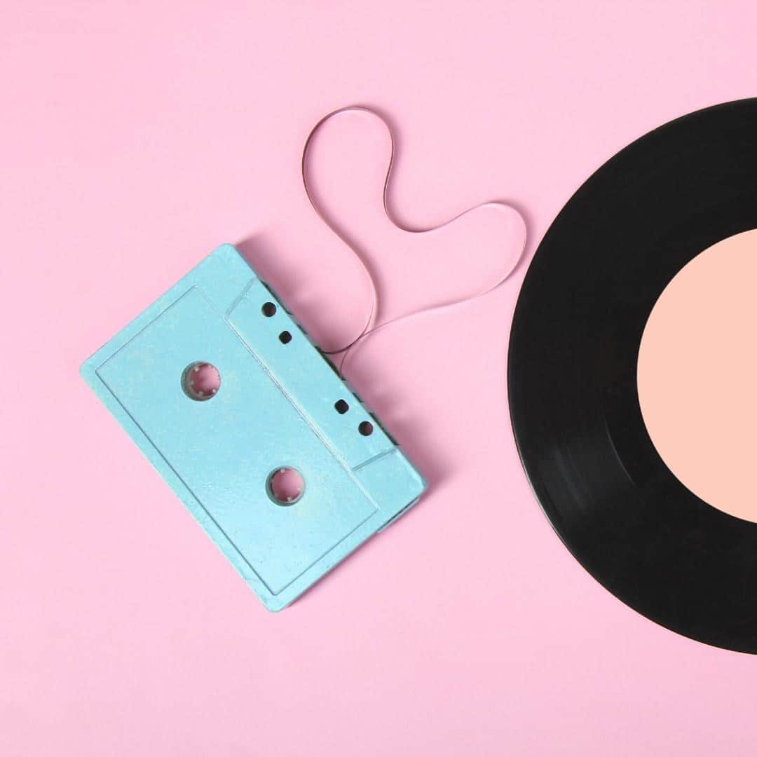 のインスタグラム：「TikTok songs, talk about a love/hate relationship! 💘 . #socialmediamarketers will agree, TikTok has the power of making even the oldest songs successful all over the world in a record time. How about using these sweet melodies to level up your TikTok game? 🎶 . Now if you are a #contentcreator, unsure of your pick, you’ll find on the blog a selection of the 14 most popular songs of the platform -- with tips and examples! . So, which song will you use in your next TikTok? Let’s find out now! 👀 . Disclosure: In just 15 seconds, at least one of the tracks will get into your head and won’t leave for the rest of the day. 😬 . 🔗Omnilink in bio 🔗」