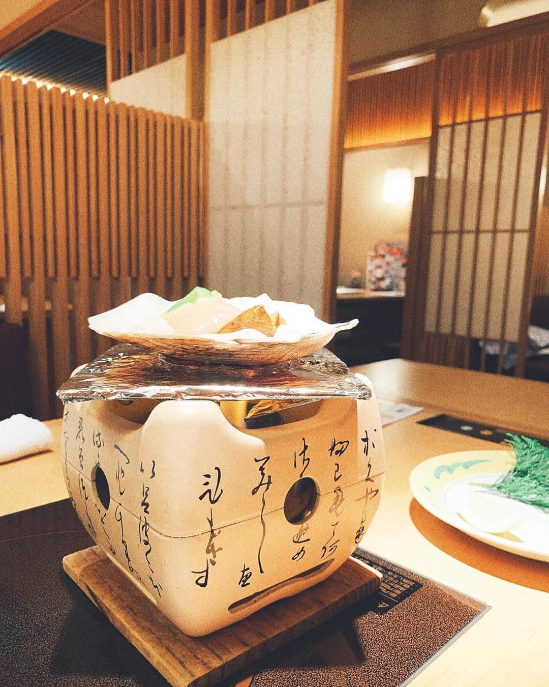 金子実加のインスタグラム：「はんなり❤️ . . . . . . . . . . #木曽路　#dinner #しゃぶしゃぶ　#贅沢　#夕飯　#美味しい　#和風　#japanesefood #japanesestyle #美食家　#肉　#帆立 #海鮮」