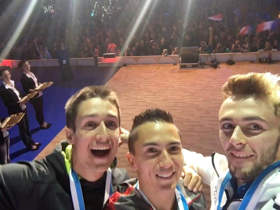 シーン・マコールさんのインスタグラム写真 - (シーン・マコールInstagram)「4 years ago • Many have seen the iconic selfie @manu_cornu took of us on the podium after the anthem but I didn’t see until a few weeks later that it was a Live Photo, which then makes it a 3-second clip with Audio! Turn on your sound and FEEL the energy from the crowd 🔊 ⠀⠀⠀⠀⠀⠀⠀⠀⠀ Some of my best competitions memories will always be from the Bercy stadium, having won the combined World Championships twice (2012, 2016) beneath its roof! 🏆 ⠀⠀⠀⠀⠀⠀⠀⠀⠀ ⠀⠀⠀⠀⠀⠀⠀⠀⠀ ⠀⠀⠀⠀⠀⠀⠀⠀⠀ ⠀⠀⠀⠀⠀⠀⠀⠀⠀ ⠀⠀⠀⠀⠀⠀⠀⠀⠀ @adidasterrex  @scarpana  @joerockheads  @verticalartclimbing  @flashedclimbing  @perfect_descent  @CANFund  @visaca  @bloczdistribution #verticalart #CANFund #TeamVisa #climbing #train #canada #athlete #sports #power #fitness #work #fun #great #viral #paris #france」9月25日 0時02分 - mccollsean