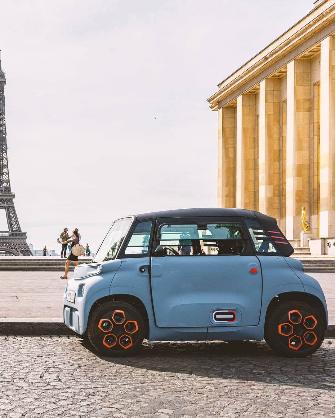 Citroënさんのインスタグラム写真 - (CitroënInstagram)「When Citroën Ami - 100% ëlectric becomes part of the scenery! Available starting from 19.99€, urban mobility now knows no bounds #CitroënAmi #ËlectricforAll #InspirëdbyYouAll #Mobility #UrbanMobility #Urban #Car #Instacar #CarofInstagram #Lifestyle #Electric #Design #City #Fashion」9月25日 0時09分 - citroen