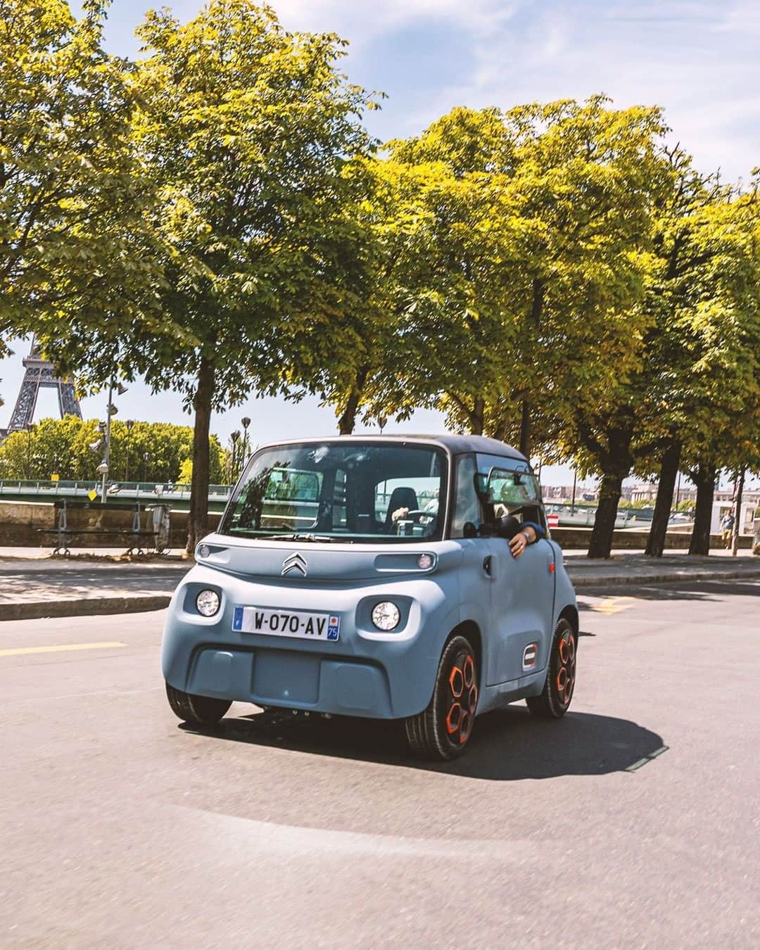 Citroënのインスタグラム：「When Citroën Ami - 100% ëlectric becomes part of the scenery! Available starting from 19.99€, urban mobility now knows no bounds #CitroënAmi #ËlectricforAll #InspirëdbyYouAll #Mobility #UrbanMobility #Urban #Car #Instacar #CarofInstagram #Lifestyle #Electric #Design #City #Fashion」
