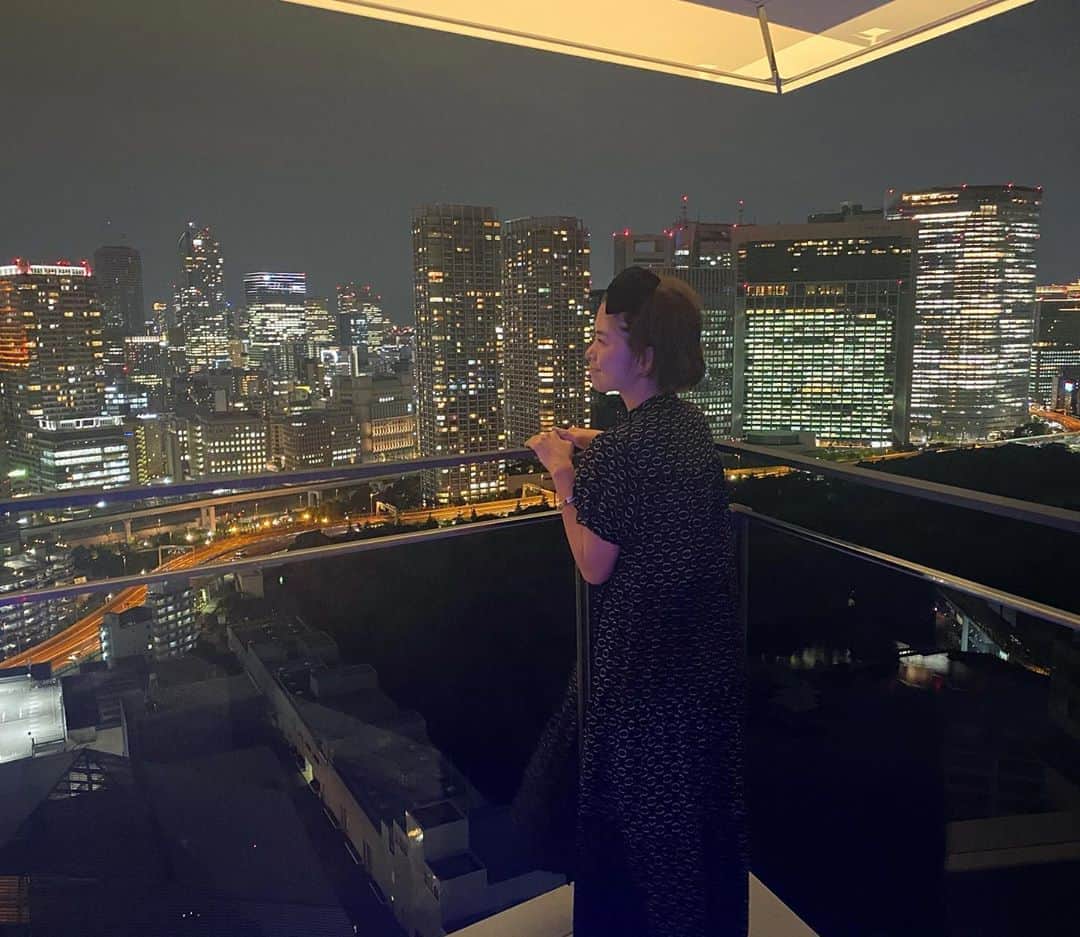 yuiさんのインスタグラム写真 - (yuiInstagram)「. . ✨Tokyo ✨ . 2020年４月にオープンしたばかりホテル。 . 東京の夜景が綺麗でした🗼 . .  #ゆい旅#yuitrip✈️ #mesmtokyoautographcollection #メズム東京 #オートグラフコレクション#マリオット」9月25日 0時09分 - yuiram