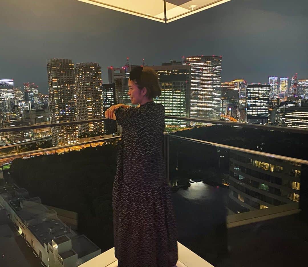 yuiさんのインスタグラム写真 - (yuiInstagram)「. . ✨Tokyo ✨ . 2020年４月にオープンしたばかりホテル。 . 東京の夜景が綺麗でした🗼 . .  #ゆい旅#yuitrip✈️ #mesmtokyoautographcollection #メズム東京 #オートグラフコレクション#マリオット」9月25日 0時09分 - yuiram