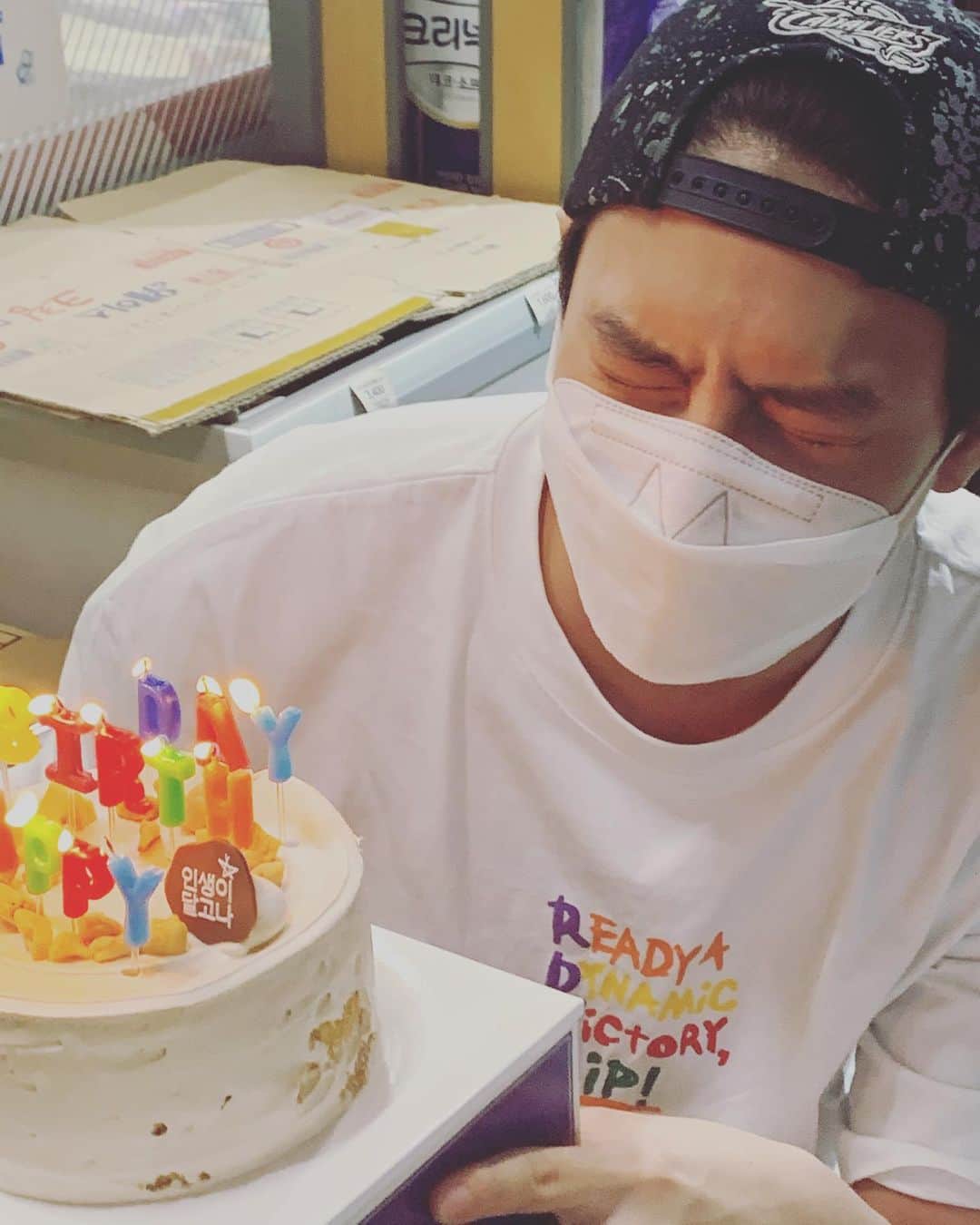 のインスタグラム：「다들 생일축하해줘서 너무 고마워용!!!❤️」