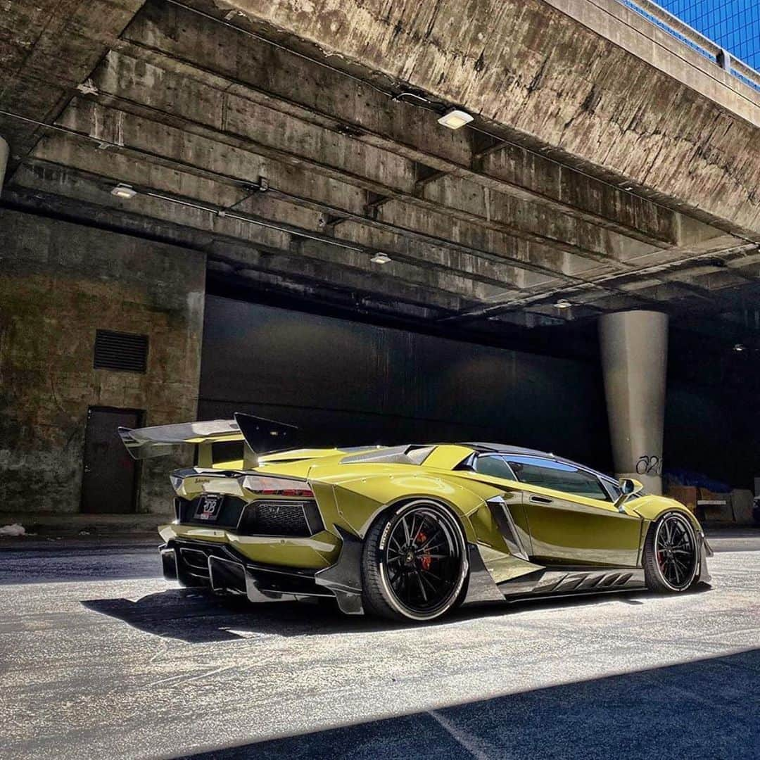 CarsWithoutLimitsさんのインスタグラム写真 - (CarsWithoutLimitsInstagram)「LibertyWalk Aventador  20/21 @velosdesignwerks vxs15 #veloswheels #carswithoutlimits  For @shaliz」9月25日 0時17分 - carswithoutlimits