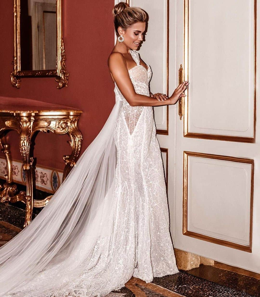 Galia Lahavさんのインスタグラム写真 - (Galia LahavInstagram)「SHE’S SPARKLING ✨ // Our breathtaking #GLBride @sylviemeis rocking our #Simone as her second Bridal look 👰 Sylvie you are just perfection! 📷 @tali__photography #GaliaLahav #GLCouture #GLGermany」9月25日 0時23分 - galialahav