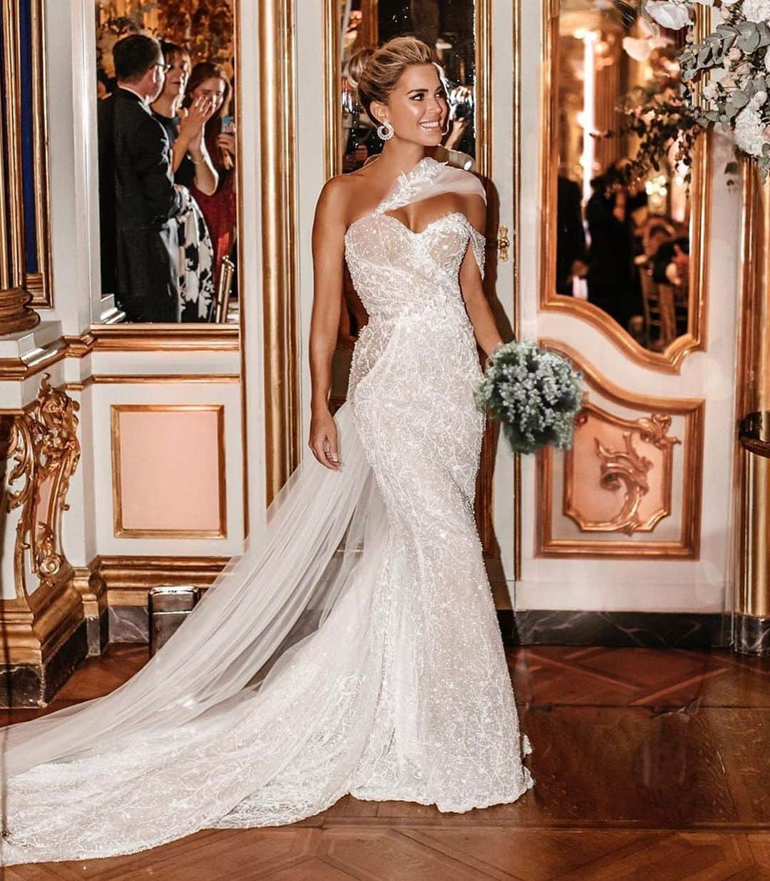 Galia Lahavさんのインスタグラム写真 - (Galia LahavInstagram)「SHE’S SPARKLING ✨ // Our breathtaking #GLBride @sylviemeis rocking our #Simone as her second Bridal look 👰 Sylvie you are just perfection! 📷 @tali__photography #GaliaLahav #GLCouture #GLGermany」9月25日 0時23分 - galialahav