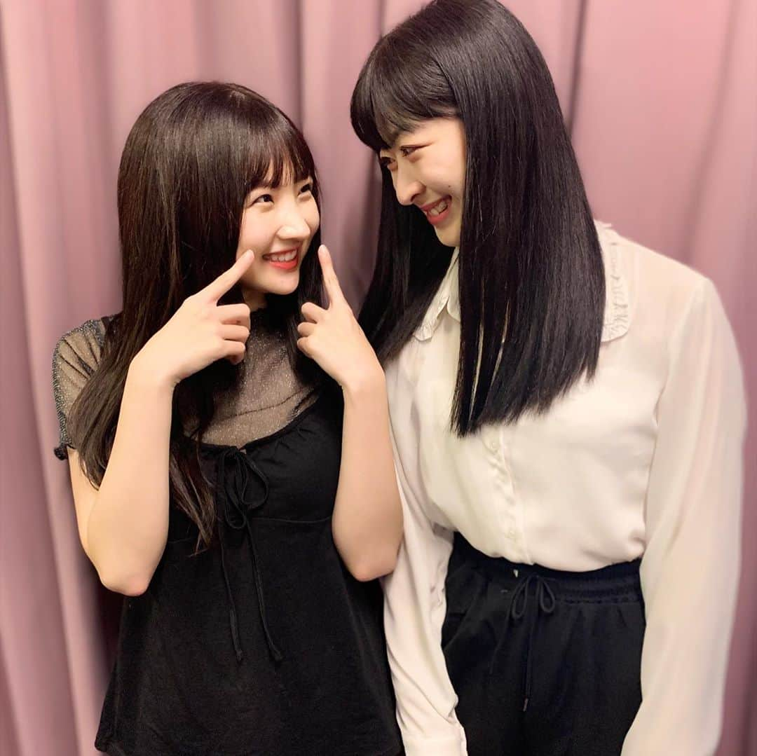 伊豆田莉奈さんのインスタグラム写真 - (伊豆田莉奈Instagram)「ตอนนี้รินะมีน้องสาวที่เชียงใหม่😌💚 แต่ยังมีน้องสาวที่กรุงเทพด้วย😂💜 น้องสาวกรุงเทพยังมีความBabyมากกว่าน้องสาวเชียงใหม่เจ้า👶555555555  今莉奈はチェンマイに妹がいます😌💚 でもまだバンコクにも妹がいますよ😂💜 バンコクの妹はチェンマイの妹より赤ちゃんです👶笑  #izurinacgm48 #kaimookbnk48  #ไข่ซึนะ #CGM48 #bnk48 #カイムックbnk48 #伊豆田莉奈 #いずりな」9月25日 0時43分 - rina.cgm48official