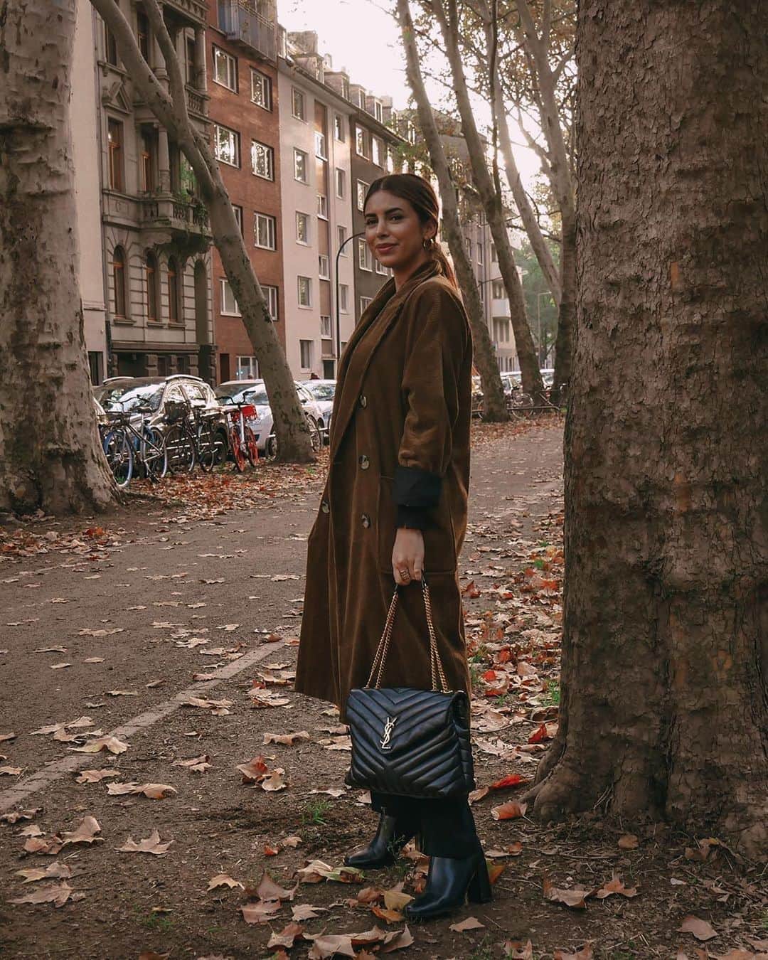 OOTD Magazineさんのインスタグラム写真 - (OOTD MagazineInstagram)「Which outfit is your favorite? @basma_bada ⠀— 🍂 Edited with OOTD Autumn presets/filters 🍂 Shop our OOTD presets/filters collection now via link in bio. 🍂」9月25日 0時45分 - ootdmagazine