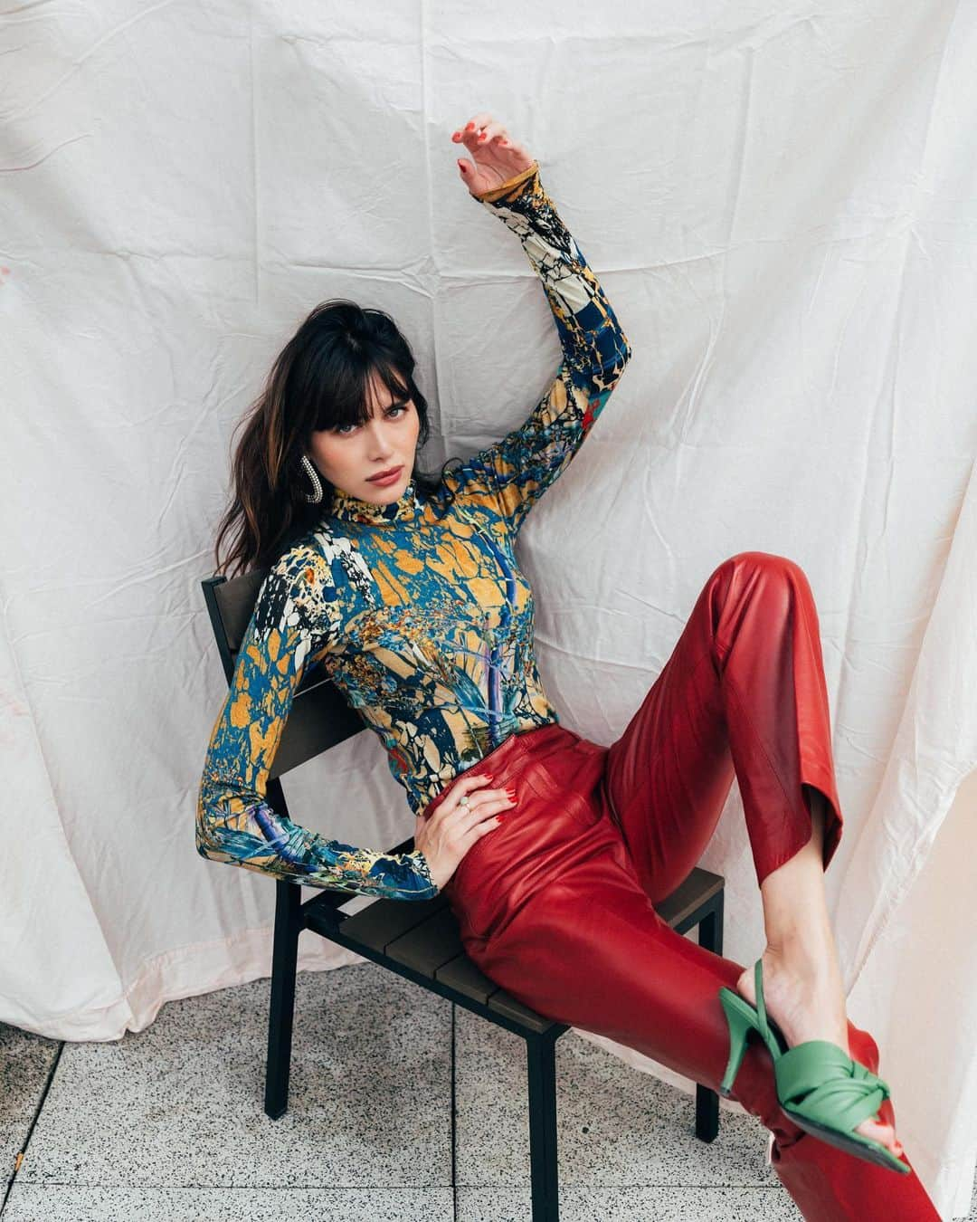 ナタリー・スアレスさんのインスタグラム写真 - (ナタリー・スアレスInstagram)「#AD A little over the top and a little 70’s disco! Meet the @hm #HMSTUDIO A/W 2020 collection. I’m all about color and glamour this fall. Get playful. #HMxME」9月25日 0時45分 - natalieoffduty