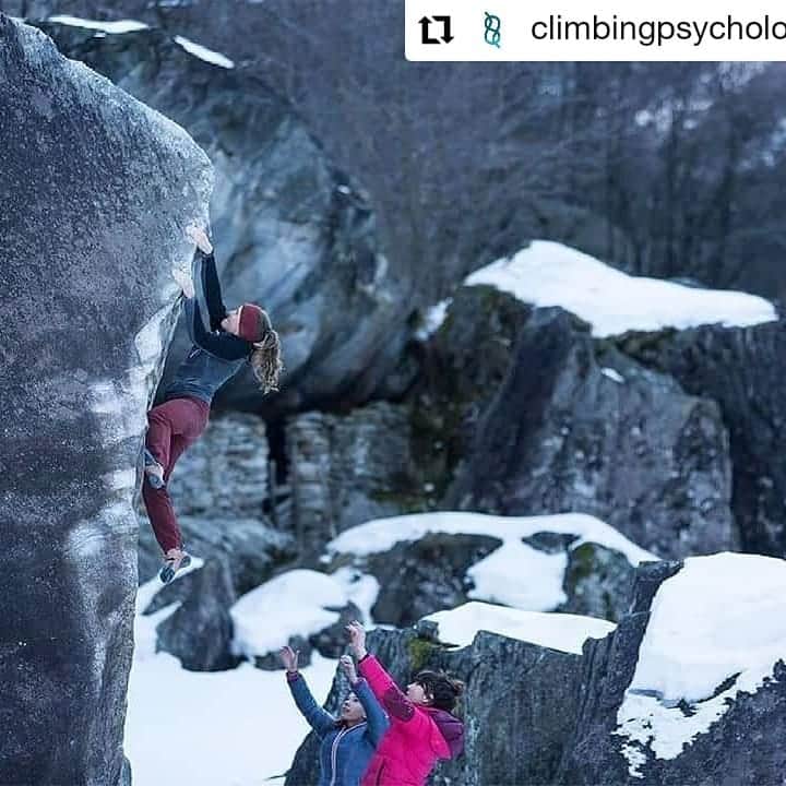 ハンナ・シューベルトさんのインスタグラム写真 - (ハンナ・シューベルトInstagram)「#Repost @climbingpsychology • • • • • • Innsbruck, Austria  #takeover @schuberthannah ... If our body gets injured or we feel sick we go to see a doctor but if we don't feel good mentally most of us don't do anything about it. Why is that?  Some people don't realize that you can not only be physically injured but also mentally injured. I feel like those mental injuries keep you from performing your best in a comp even more than physical ones. They are also a lot more complex and therefore harder to get rid off...  So why do we ask a specialist for help when there is something wrong with our body but not if our mind struggles with something? I think the problem is that going to a psychologist still has a different reputation in society than going to a doctor or physio. There are still lots of people who think it's weird and people who go to therapy are "not normal".  I have absolutely no problem with telling people that I'm seeing a therapist every week🤷‍♀️ I'm actually proud that I'm brave enough to admit that I have problems that I can't fix myself and therefore seek help from a professional! I honestly think there are not many people who wouldn't profit from going to therapy or seeing a psychologist because none of us is perfect and we all have problems we try to deal with.  You can handle it on your own and don't need help? That's great! But please don't judge people who ask for some support, there is nothing bad or a sign of weakness in that! It doesn't matter if it's a psychologist, a mental coach, a nutritionist or any other specialist you need help from, do whatever you think is best for YOU no matter what others might think.  Your happiness and health should always be your first priority❣️」9月25日 0時56分 - schuberthannah