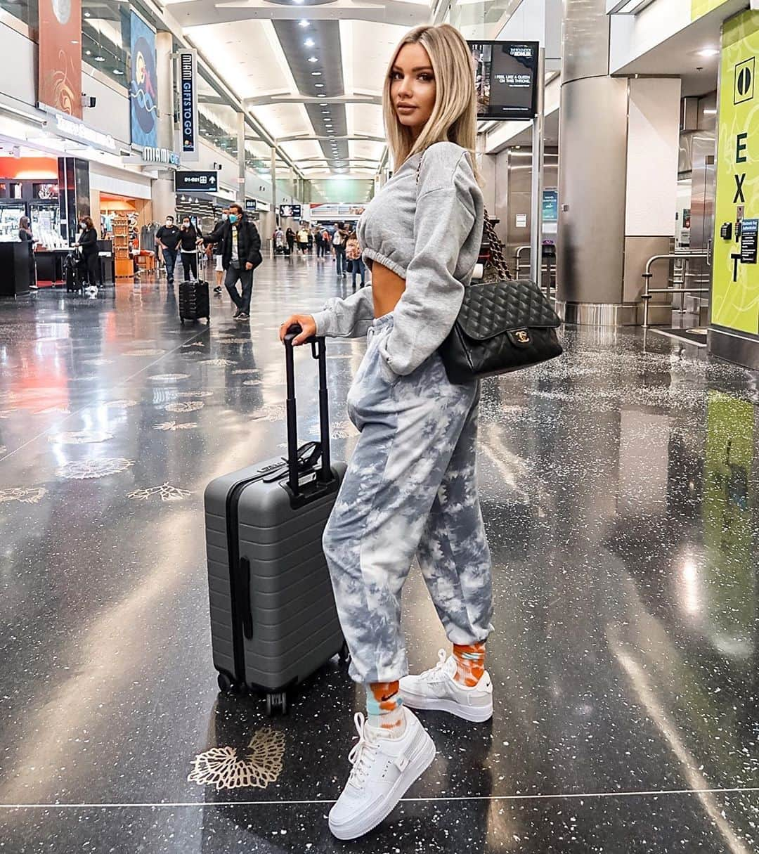 Alexa Collinsさんのインスタグラム写真 - (Alexa CollinsInstagram)「Just landed in Boston ✈️✈️✈️」9月25日 1時23分 - alexacollins