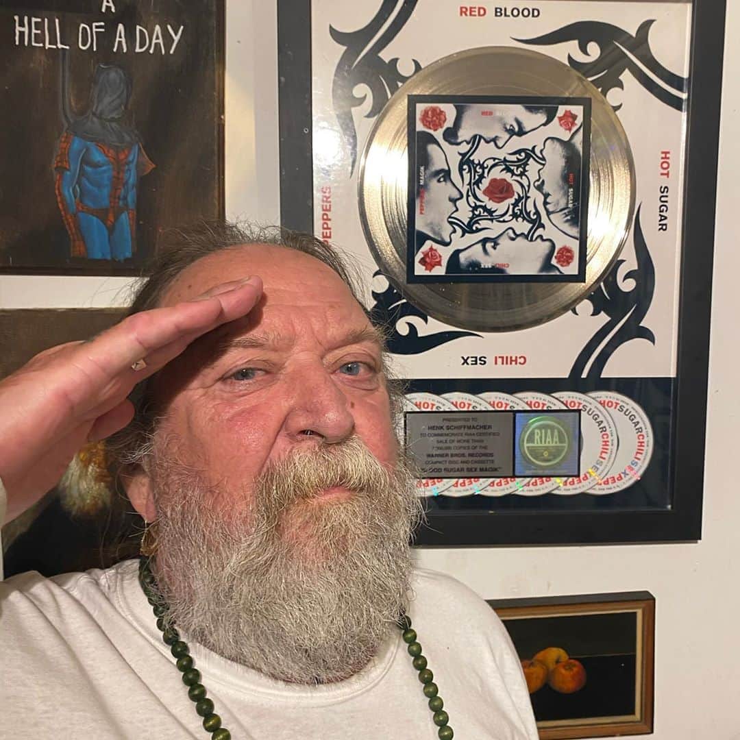 アムステルダム・タトゥー・ミュージアムのインスタグラム：「29 years ago i designed part of this fantastic album#redhotchilipepers#bloodsugarsexmagik #platinum#」