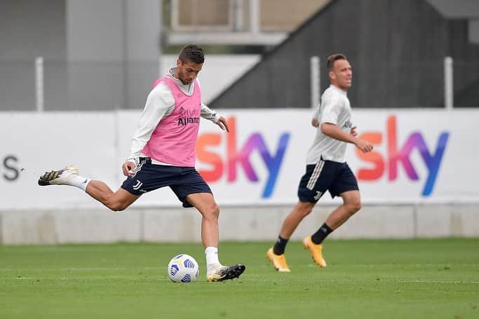 ロドリゴ・ベンタンクールのインスタグラム：「We keep on working! ⚽️🔜 #RomaJuve」