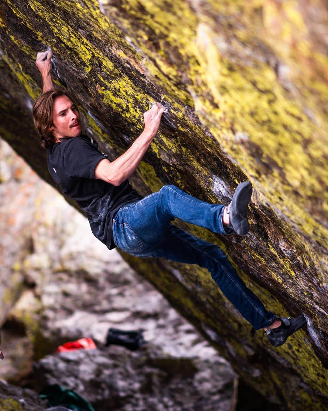 ダニエル・ウッズのインスタグラム：「Blade Runner (8C/v15)  Great rock, great moves, miserable crux crimp. This line was put up by my friend @giuliano_cameroni a couple years back. It is situated to the left of an iconic crimp bloc called “jade” that I put up when I was 17. The crux involves taking a left hand sharp as fuck button grip and doing a near iron cross move to a half pad flat edge. Having perfect friction and skin to connect this move from the start was a mental nightmare. Since global warming has fucked up the seasons, (unusually hot weather remains in the high country at the end of sept!) I had to wait until 10 pm at night just to have a chance. Speaking of global warming this is also a friendly reminder to all my US friends to vote Biden/Harris into office and remove our current clown 🤡. Serious change needs to happen in the US and it all starts with having the right people in place to make it happen. This is important. VOTE!!!!  Photos by @gajdaphotography」
