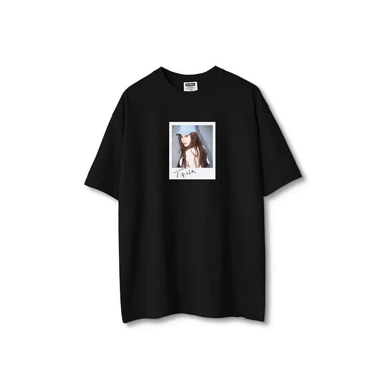 Yuriさんのインスタグラム写真 - (YuriInstagram)「2020 Yuri PhotoTEE 預購最後一天！ 即將在9/25晚上24:00關閉表單啦～還沒填寫表單的趕快趕在表單關閉去填！並記得最晚在10/10之前完成匯款！ （匯款完成才會收到匯款完成確認信）🙆🏻‍♀️ - 幾點更新大家要注意唷⚠️ 因為版型偏大很多人詢問有沒有S號，所以多開放了一個尺寸給大家！（比較寬鬆oversize感覺，版型偏大，XL相當於一般2XL)，有附上尺寸表，建議要看一下喔！ 已填表單想更換的，可以回信到收到訂購確認信的信箱～ - ✨預購的人將會有六位幸運鵝 能隨機獲得拍攝當天的簽名拍立得  預購表單👇🏻（主頁有連結） https://forms.gle/rsHcXquTnH6EFtG28」9月25日 1時37分 - xx15995