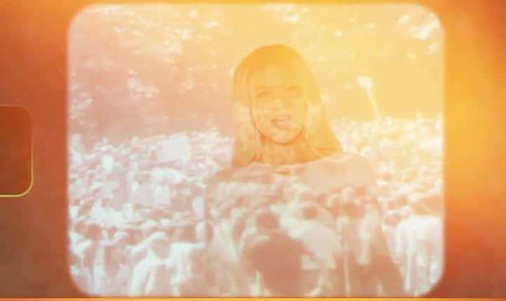 Mali-Koa Hoodのインスタグラム：「My video for Revolution is out now!!! It’s always been important to me that my music is written with purpose and meaning. This video highlights a few social causes I feel passionately about and have been highlighting across my platforms for a while now. Ultimately though, Revolution is about unity and community, about being the change you want to see in the world. Link in my bio.  Directed and Edited by @thisisjukes Graphics and Grade by @rickymason 🌍🌍🌍」