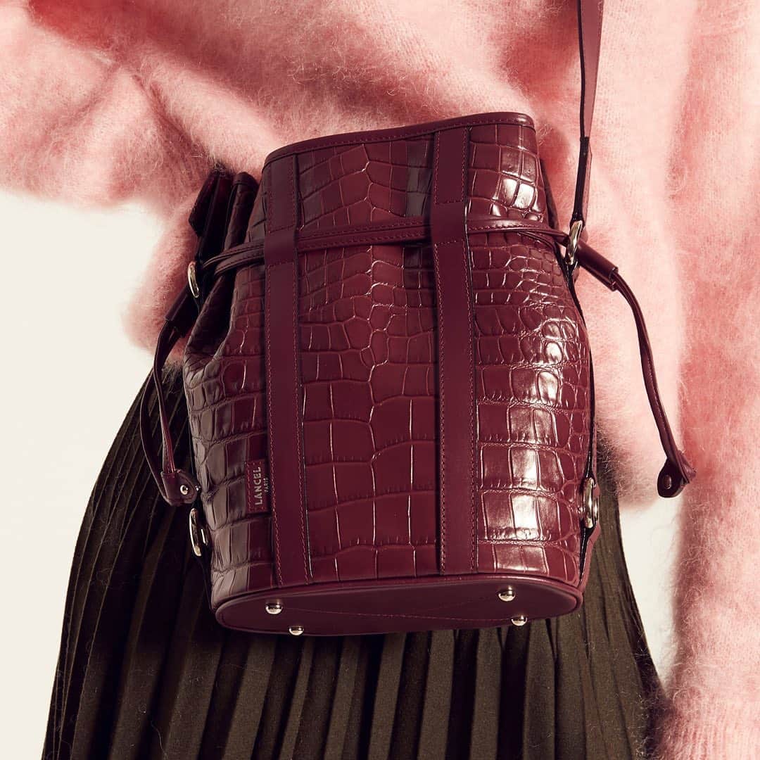 ランセルさんのインスタグラム写真 - (ランセルInstagram)「Chapter 5: The fabulous fate of the bucket bag.  ••• Chapitre 5 : Le fabuleux destin du sac seau. Retour en arrière sur l’histoire d’un it-bag. #Archives #OnceUponATime #Lancel」9月25日 1時54分 - lancelparis