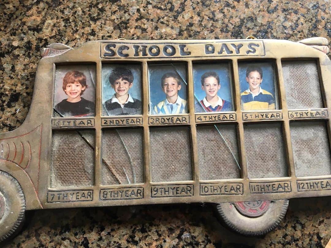 メイヤー・ホーソーンのインスタグラム：「Beep beep hey kids it’s me, Mayer, with a friendly reminder to stay in school, register to vote and fill out your census form. See you cuties tonight for Wine & Vinyl Hour at 6PST. 🚌」