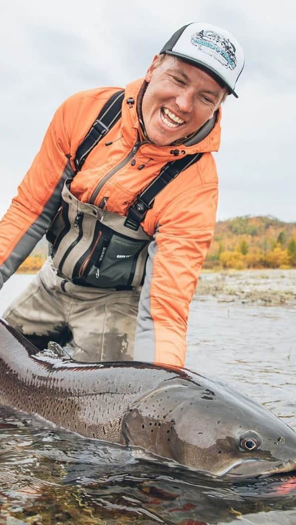 Costa Sunglassesのインスタグラム：「@captjackproductions on the big eat. #SeeWhatsOutThere #BringTheWaterHome #BornOnTheWater」