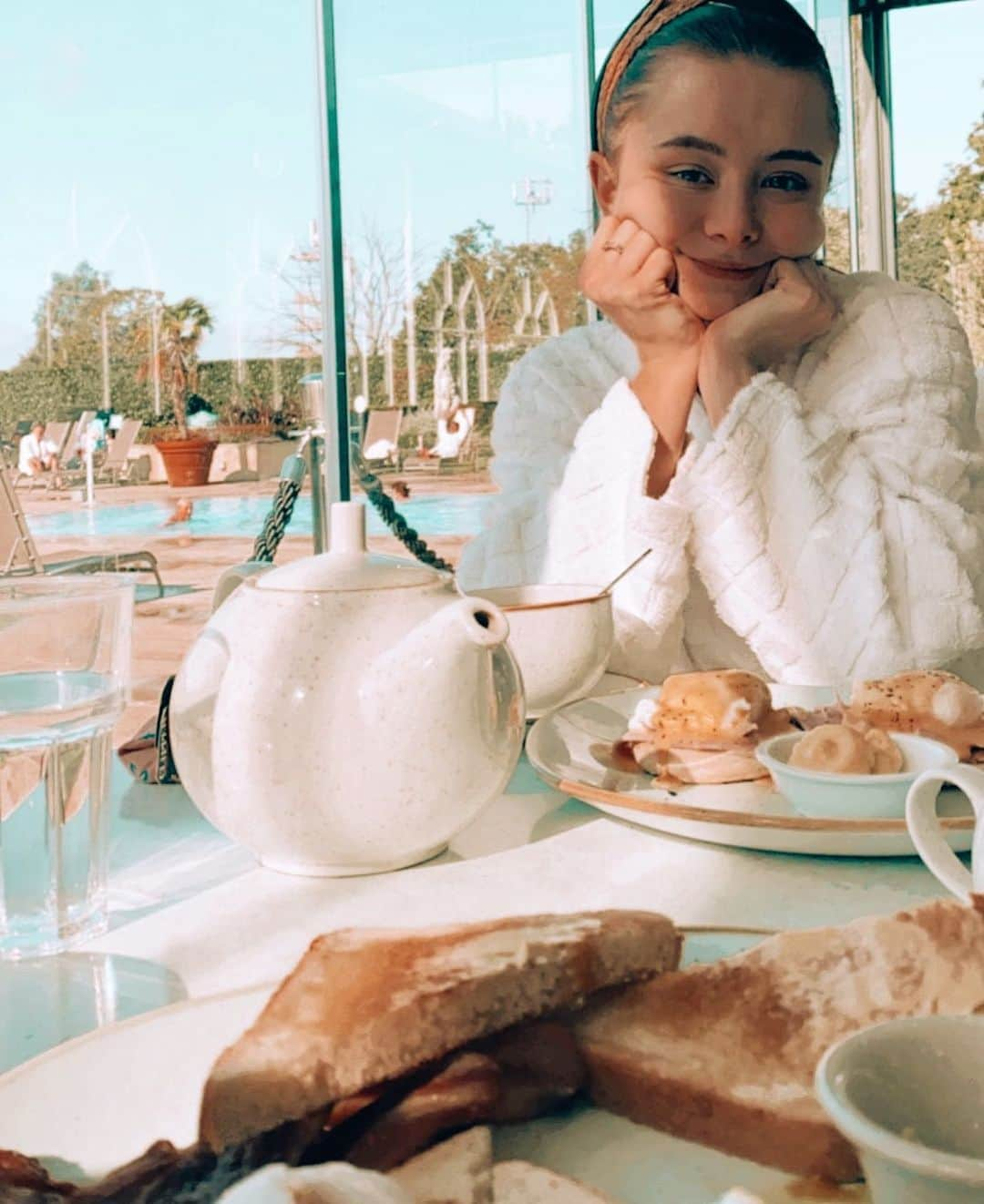 ケリー・イングラムのインスタグラム：「Can’t beat a pamper day with mommy😍」