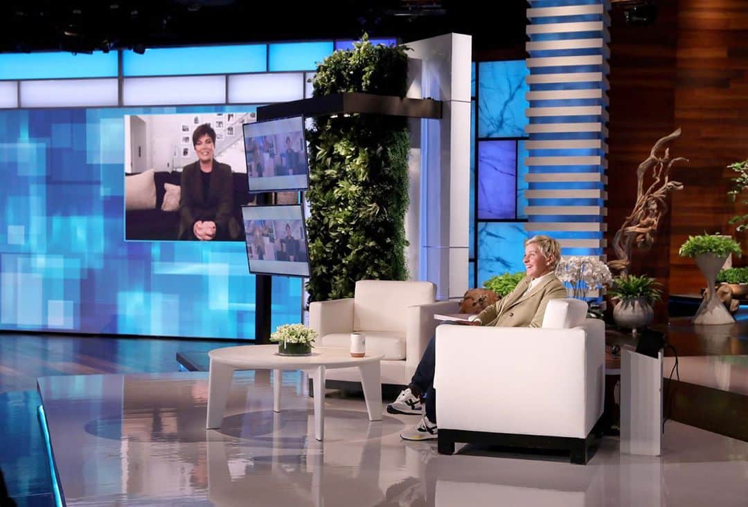 クリス・ジェンナーさんのインスタグラム写真 - (クリス・ジェンナーInstagram)「Tune into the new season of The Ellen Show today at 3pm pt to watch me catch up with Ellen! So happy to have you back @theellenshow and can’t wait to watch the new season! #LoveYouEllen #TheEllenShow ❤️」9月25日 2時14分 - krisjenner