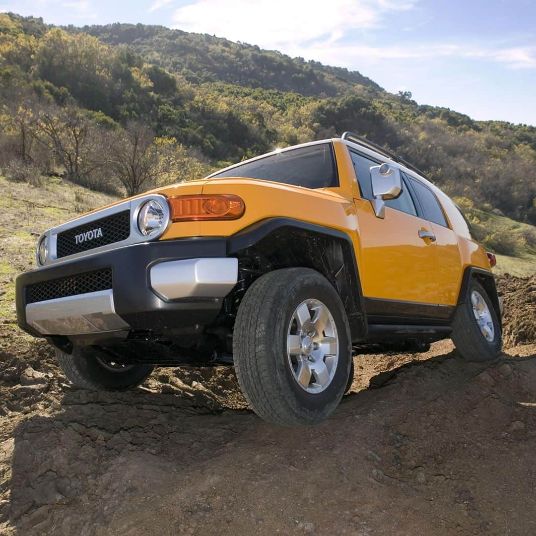 toyotausaさんのインスタグラム写真 - (toyotausaInstagram)「#FjCruiser is the name – sick off-roading is its game. #TBT 2007 #LetsGoPlaces」9月25日 2時25分 - toyotausa