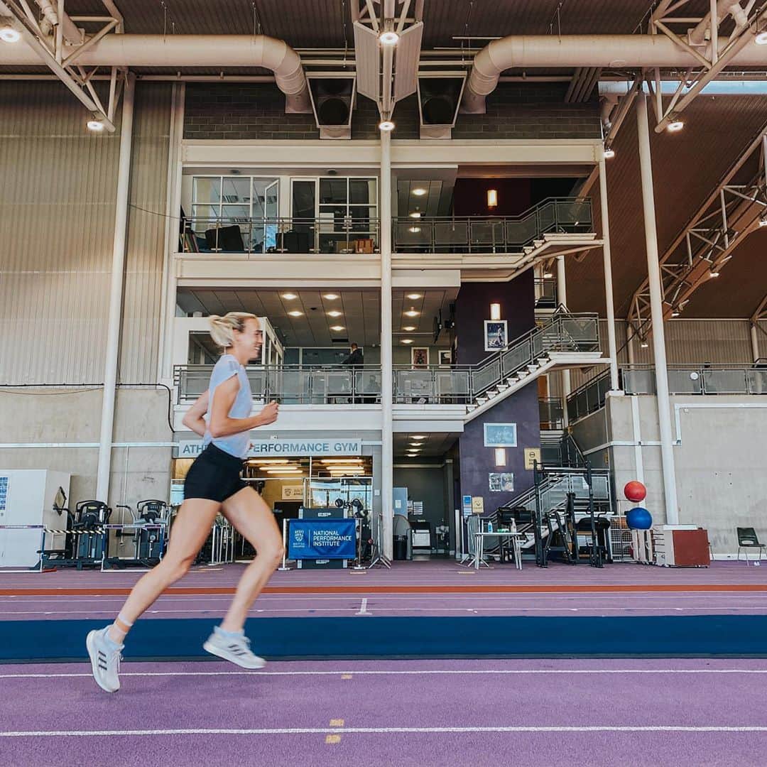 リンジー・シャープのインスタグラム：「A week of testing before first camp of 2021 season 🥳 #newyearstartsnow #happynewyear #letstrythisagain」