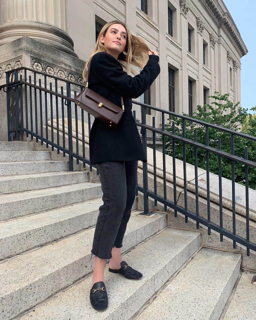 Kelsey Simoneのインスタグラム：「Confidence. Confidence is something Iv learned and am still growing into. It’s more than just feeling good about the way you look, it’s a contentment with your character, and a strong minded boldness about how you go through your entire life. Being vain is expecting people will like you, but being confident is not minding whether people do or don’t. Fashion is one way I can display my confidence, I dress in a modest manner that show I care for myself and a bold way that shows my personality. If your struggling with self confidence, simply pray. Asking God to show you who He has meant for you to be as a person and to see yourself with new eyes will change so much. When your confident you become a more bold person, less fearful, and more free than you were before. It’s extremely liberating and everyone can experience it. I always want my platform to be a place that can encourage and inspire you all to be unapologetically yourselves. There is a radiance of attraction that comes from confidence far more than makeup or a designer bag can bring. I hope through sharing my outfits and lifestyle with you all, that it can speak of the joy I find in finding myself in Christ and the peace His confidence provides me in my life! Try coming out of your comfort zone today and walk with confidence ❤️」