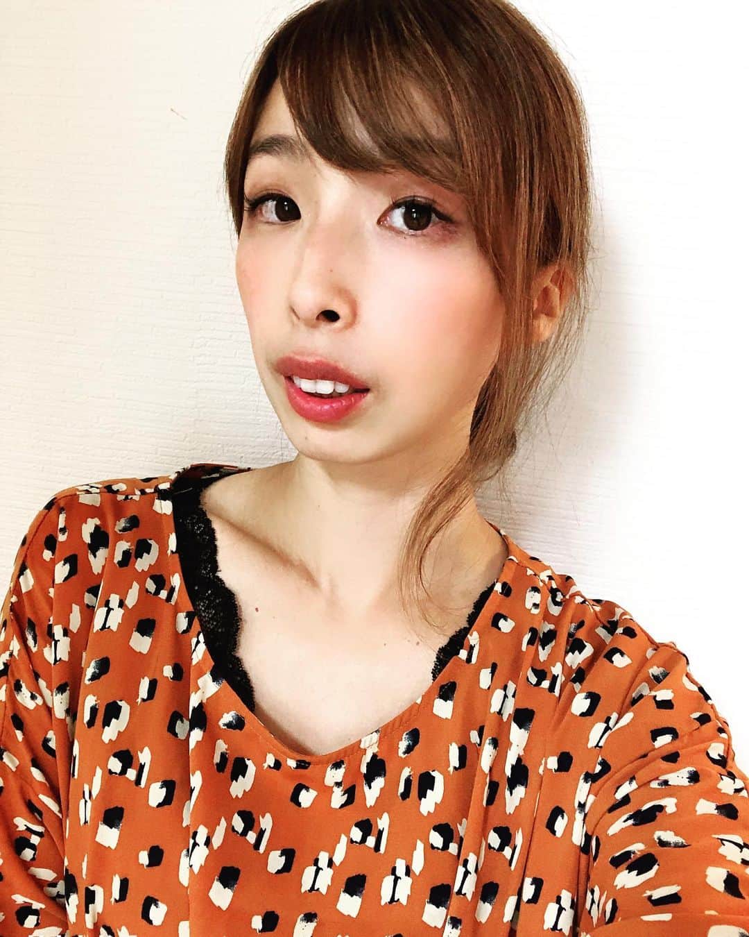 山口リサのインスタグラム：「《お知らせ》10月2日(金)よりk-mix山口リサのSECRET CLINIC復活しまーす🧡🏥💊10カ月ぶりの復帰✨ … 二児の母になりましたが、ぼちぼちやっていきますのでどうぞ宜しく🧡😊毎週金曜日の夜19時〜まったりトークにお付き合いください👍 … ということで10月のマンスリーメッセージテーマは"復活"🔥番組までメッセージお待ちしてます✌️😆」
