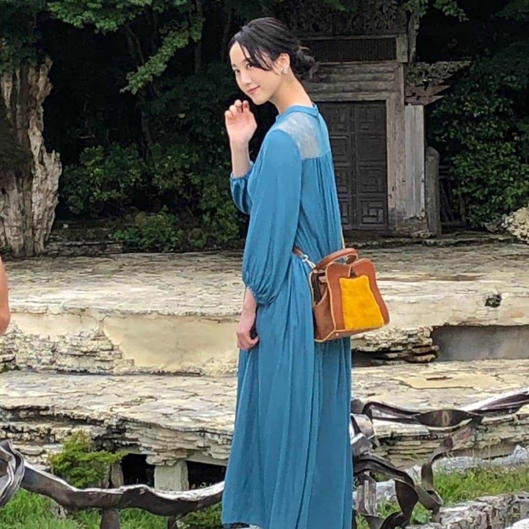 松井玲奈さんのインスタグラム写真 - (松井玲奈Instagram)「@tabiiro  WEBマガジン「旅色」が本日リリースしました。 河口湖を回るのは初めてのことでしたが、美術館や美味しいお店、興味深々で楽しませていただきました。 またプライベートでゆっくり行ける日が来たらいいなあという思いです。 誌面では旅を楽しむ写真と共には私の旅のお話をさせていただきました。 ぜひチェックしてみてくださいねっ。  https://tabiiro.jp/  #旅色　#河口湖」9月25日 13時43分 - renamatui27